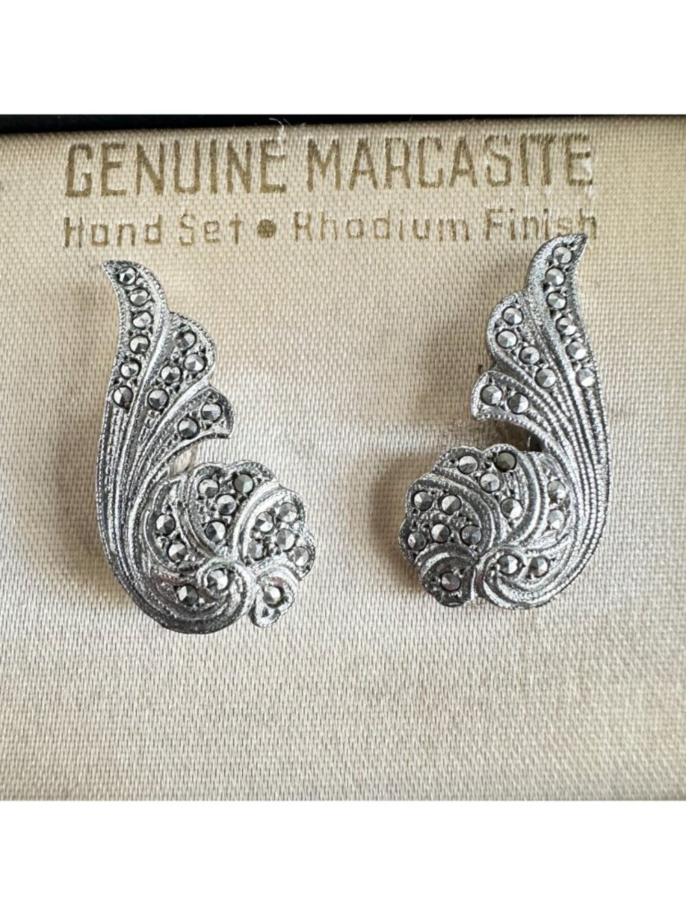 Vintage Sterling Silver Marcasite Wing Screw Back Earrings Original Presentation - Picture 2 of 6